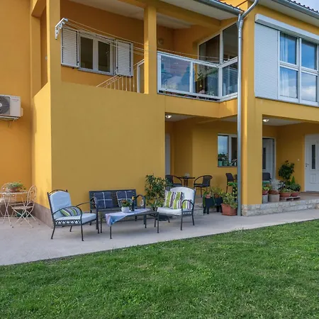 Relaxing Garden Labin - Indira *