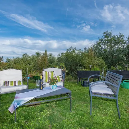 Apartment Relaxing Garden Labin - Indira